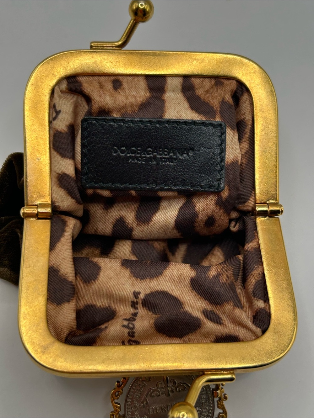 Dolce and Gabbana RARE kiss lock coin pouch bag charm keychain gorgeous - Picture 3 of 7